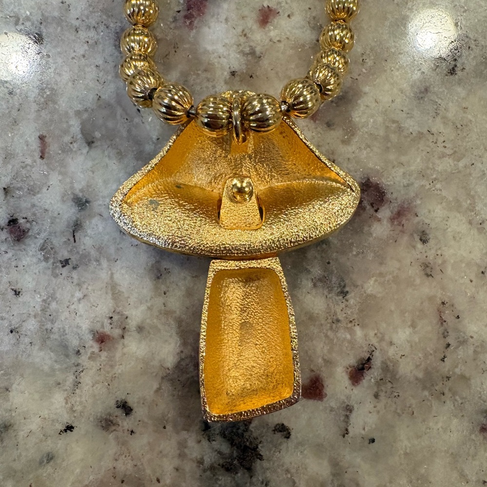 Vintage Gold Mushroom Pendant Necklace - Picture 4 of 8